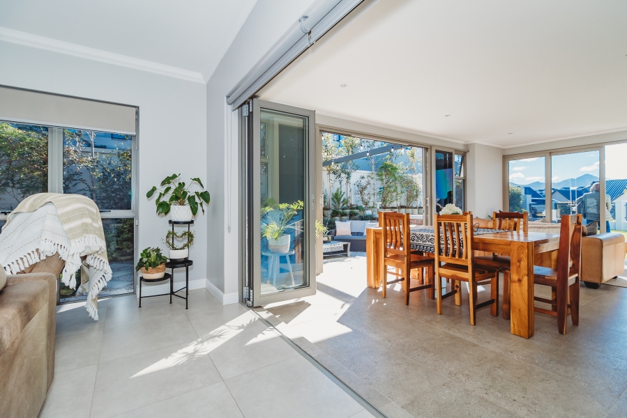 4 Bedroom Property for Sale in Kingswood Golf Estate Western Cape